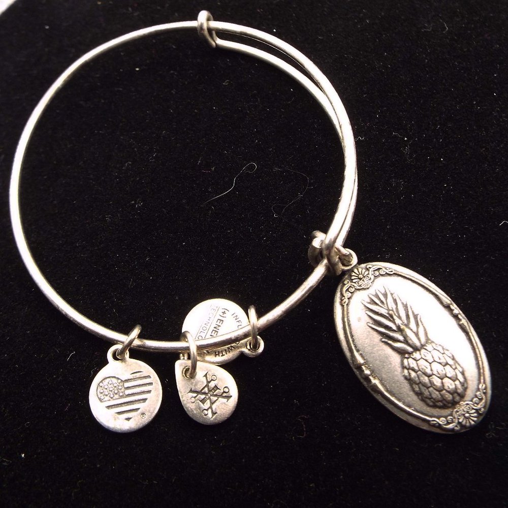 ALEX & ANI PINEAPPLE OVAL "ENERGY" US FLAG IN HEART CHARMS BRACELET 22